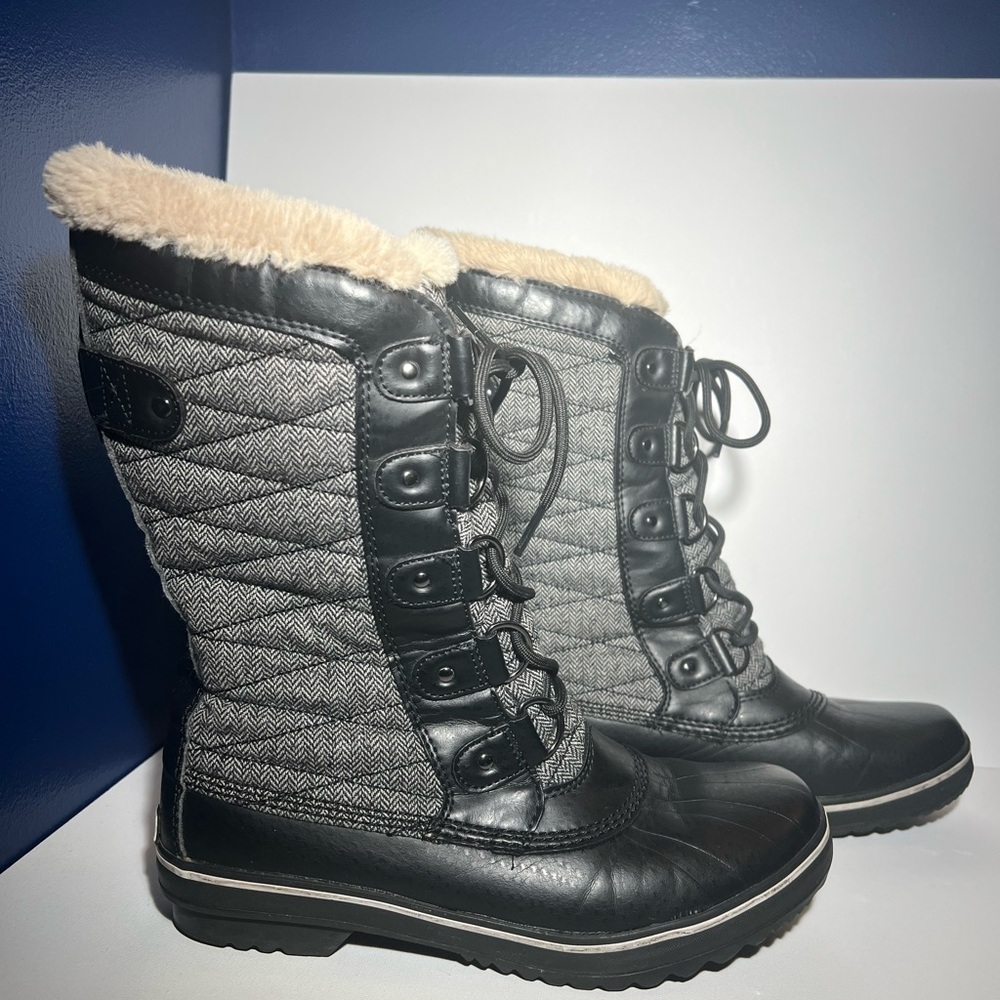 JBU Black and Gray Winter Boots with Quilted Design